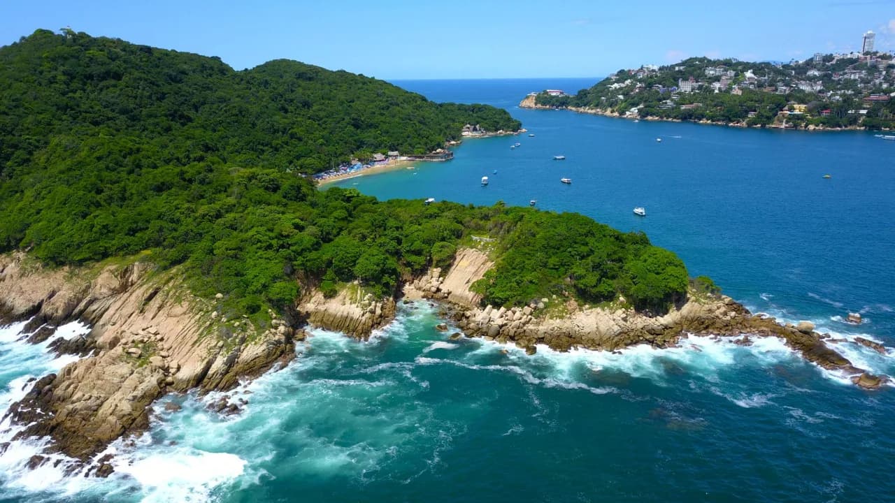 La Roqueta: la isla verde que protege la memoria de Acapulco