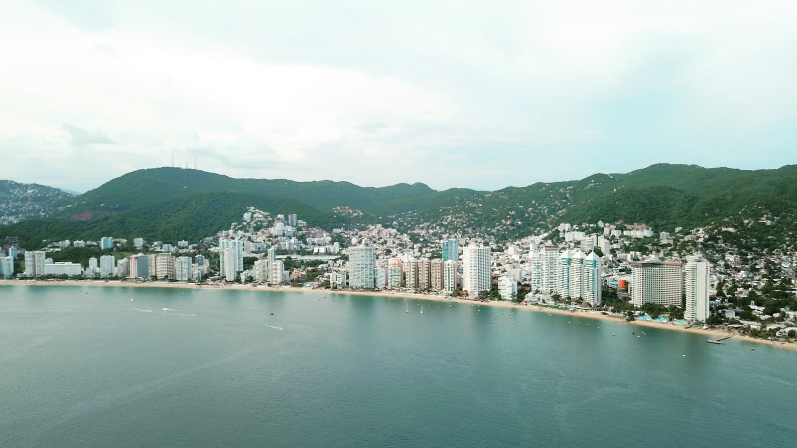 Edificios frente a la bahía de Acapulco