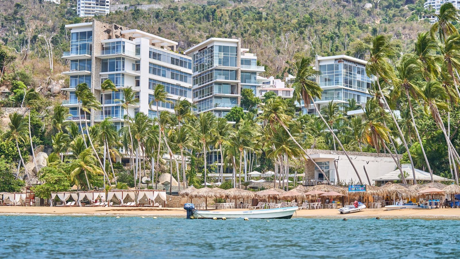 Edificios frente al mar en Acapulco