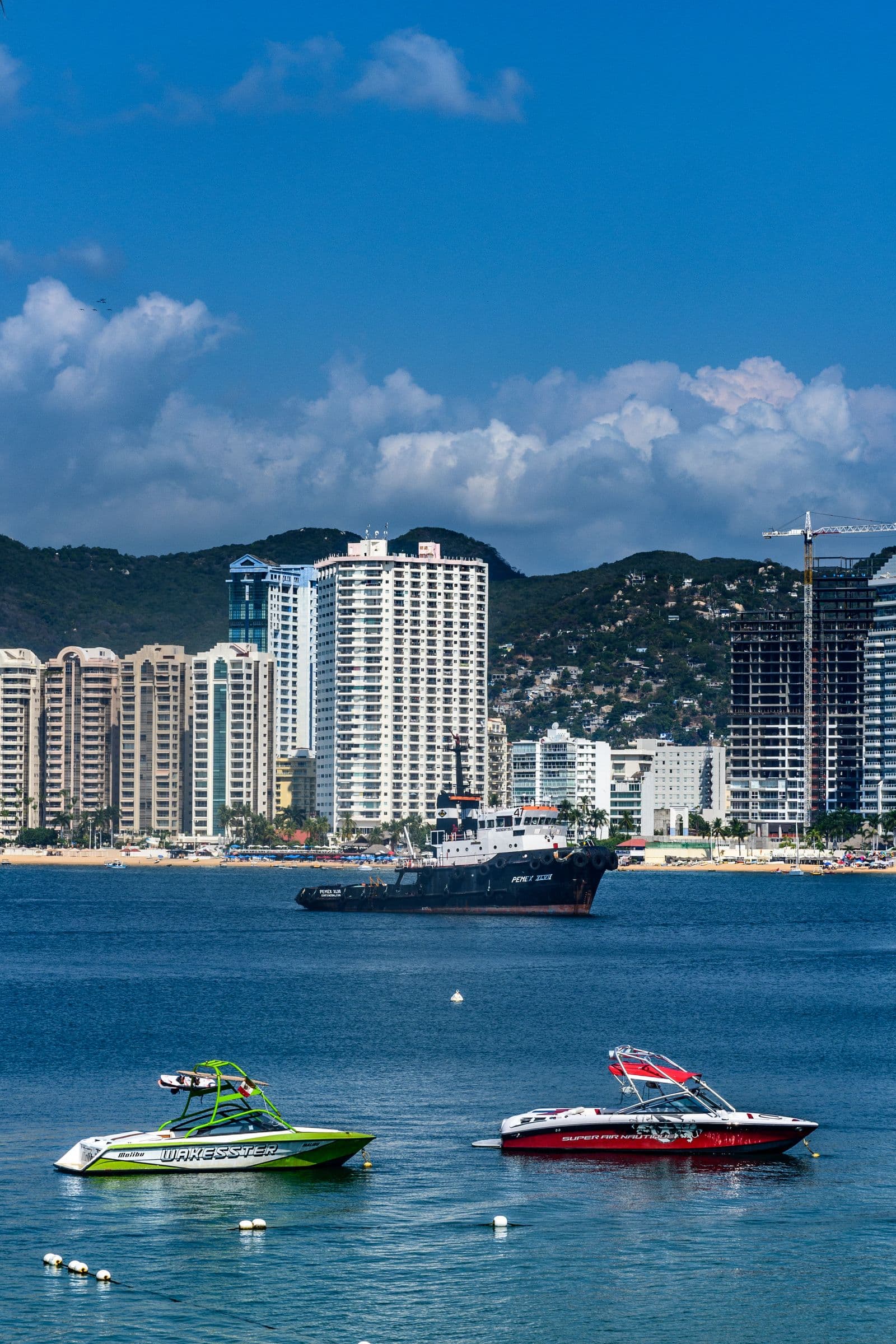 Yates en la bahía de Acapulco