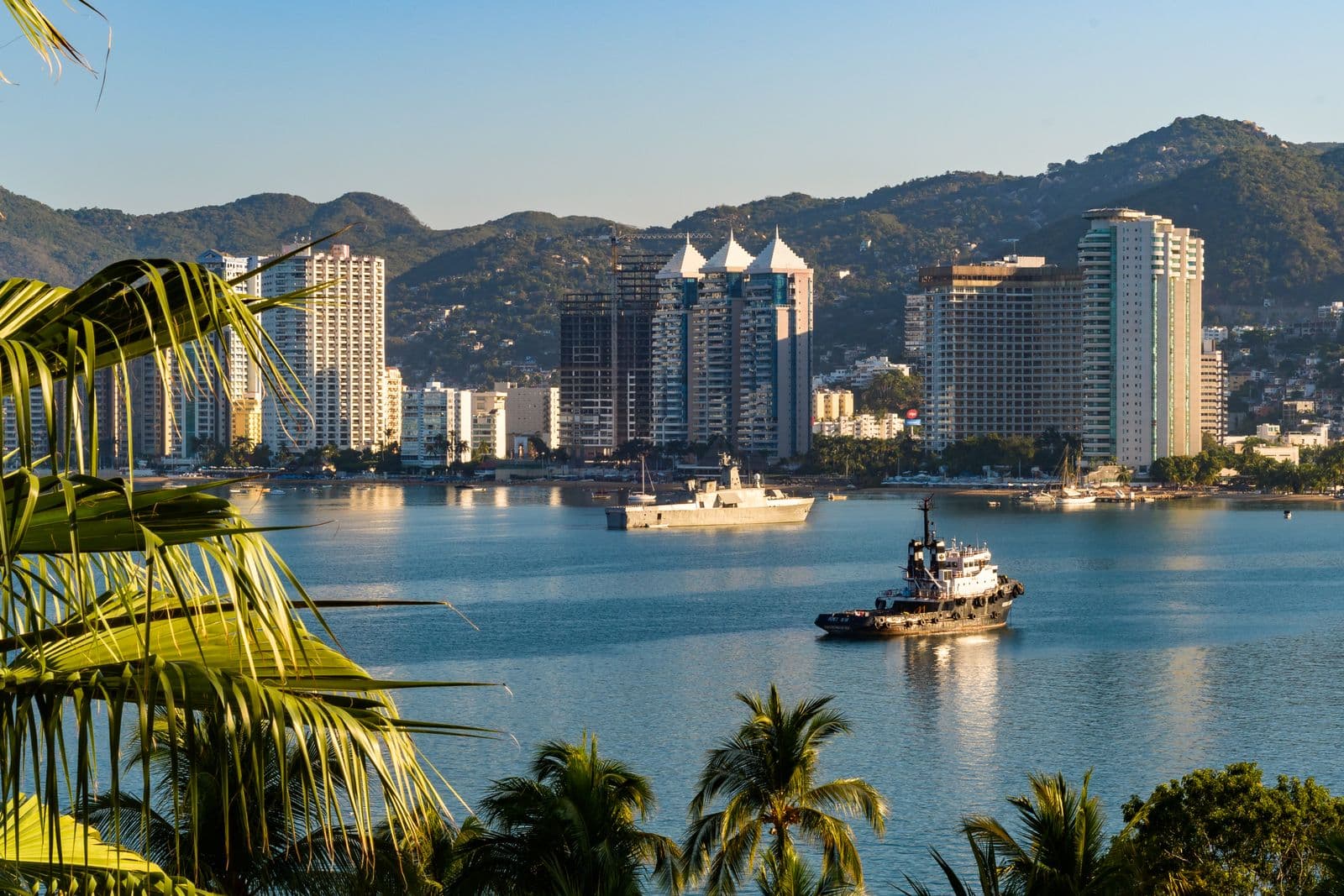 Puerto y perfil urbano de Acapulco
