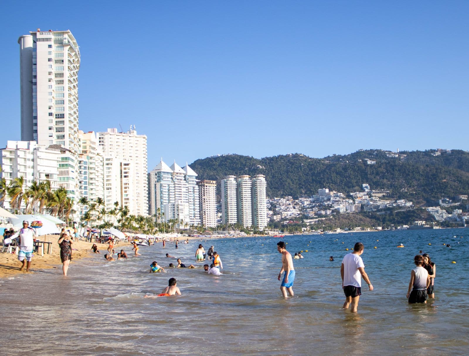 Playa soleada en Acapulco
