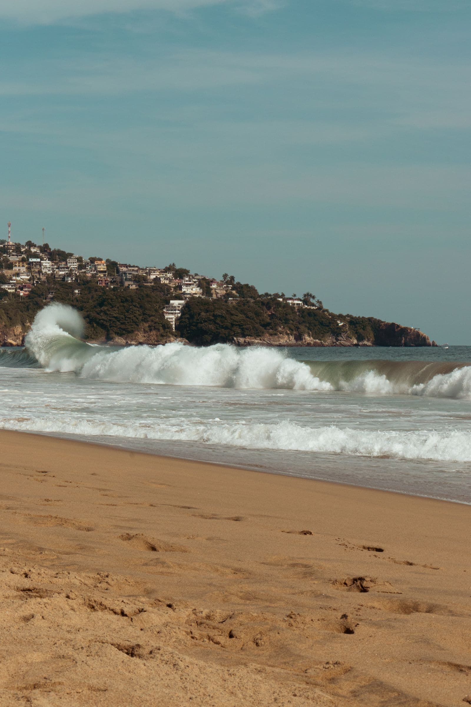 Olas en la costa de Acapulco